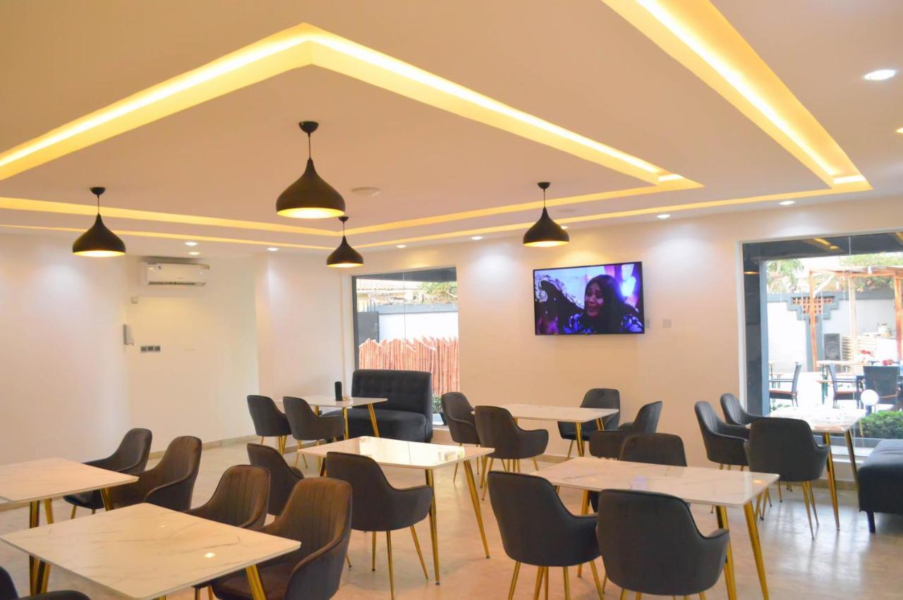 His Dulce Apartments ลากอส ภายนอก รูปภาพ