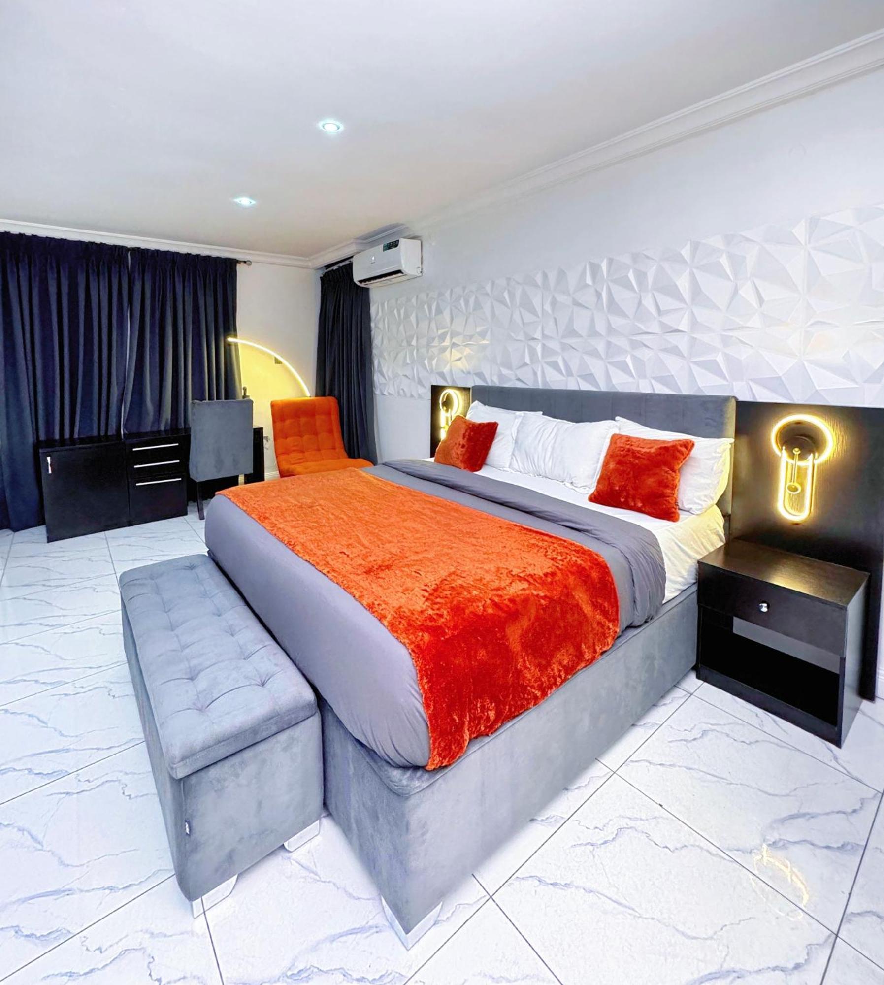 His Dulce Apartments ลากอส ภายนอก รูปภาพ
